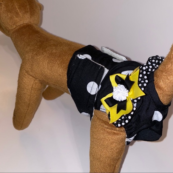 Female dog diaper with polka dots and bows - Picture 2 of 8